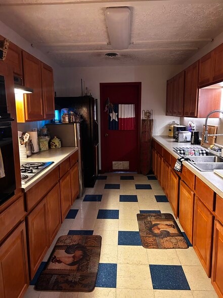 More Photos Of 1407 Blackburn Dr, Pasadena Office For Sale