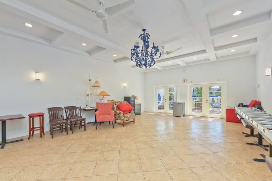 More Photos Of 2330 N Palm Canyon Dr, Palm Springs Hotel For Sale