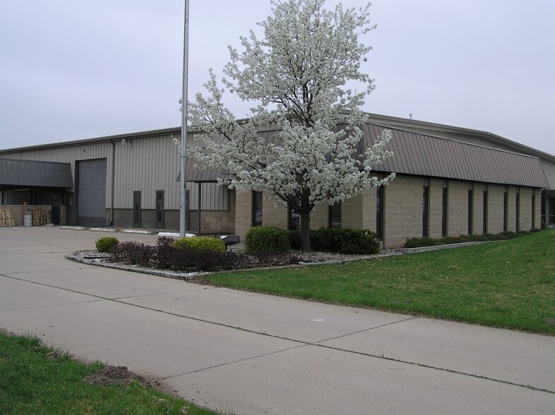 Primary Photo Of 300 Industrial Dr, Angola Manufacturing For Lease