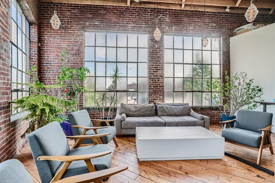 More Photos Of 389 S Lipan St, Denver Warehouse For Sale