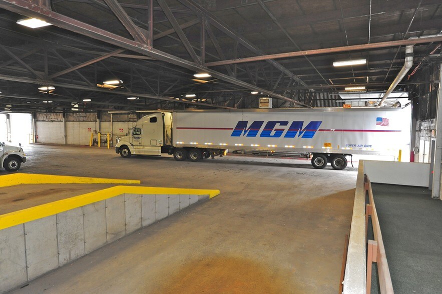 More Photos Of 6361 Thompson Rd, Syracuse Manufacturing For Lease