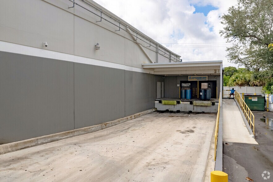 More Photos Of 5880 W Oakland Park Blvd, Lauderhill Unknown For Lease