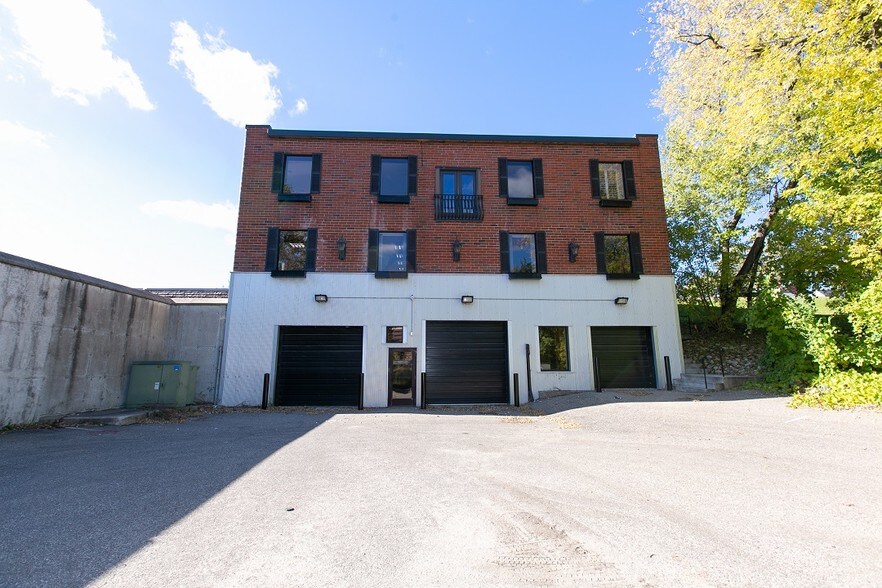 More Photos Of 2040 N Ferry St, Anoka Office For Sale