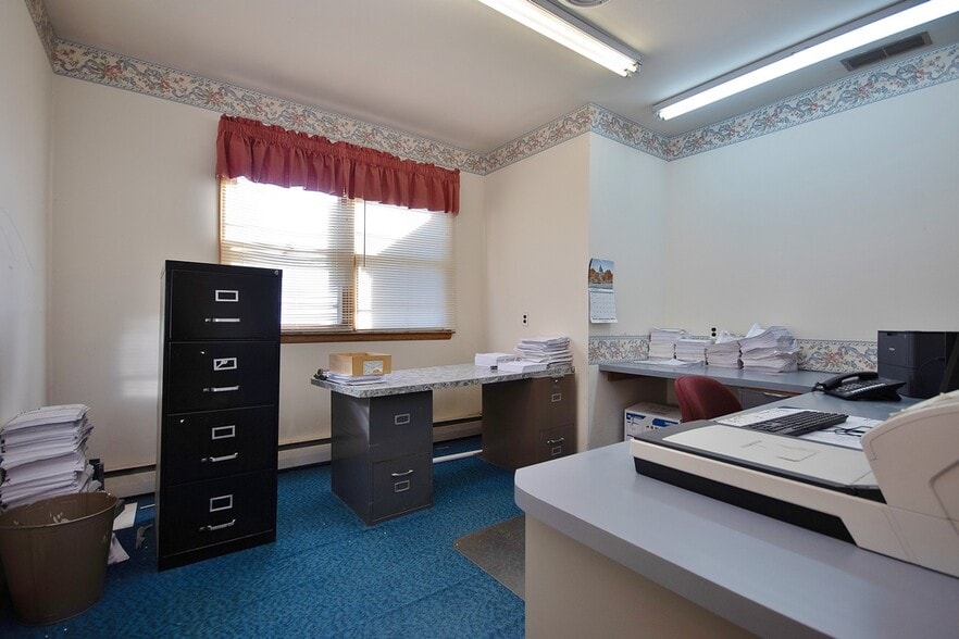 More Photos Of 24 Sands Station Rd, Middletown Freestanding For Sale