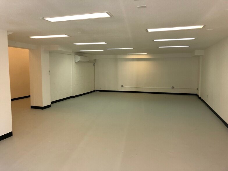 More Photos Of 9051-9053 Van Nuys Blvd, Panorama City General Retail For Lease