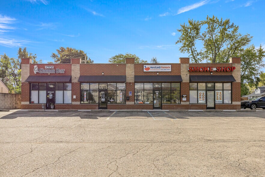 More Photos Of 25241-25251 Eureka Rd, Taylor Storefront Retail Office For Lease