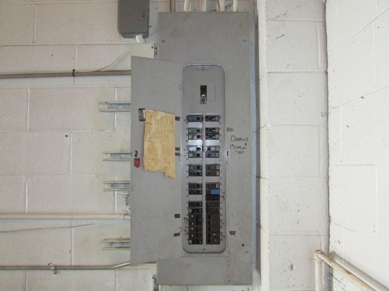 More Photos Of 14033-14055 Achyl Ave, Warren Warehouse For Sale