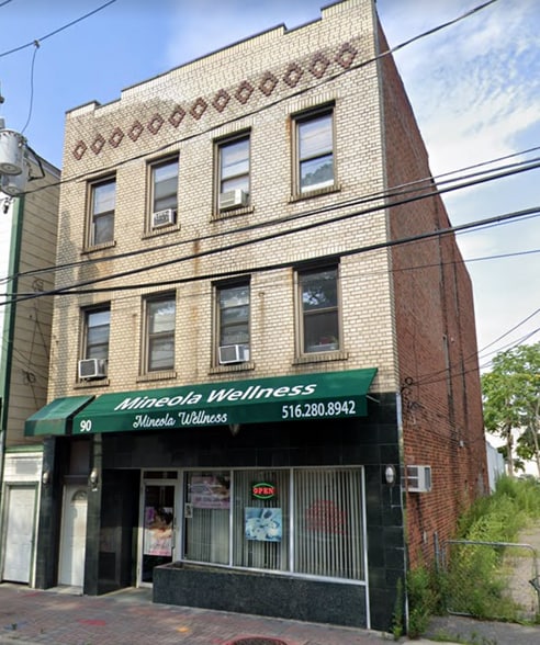 More Photos Of 90 Main St, Mineola Storefront Retail Residential For Lease