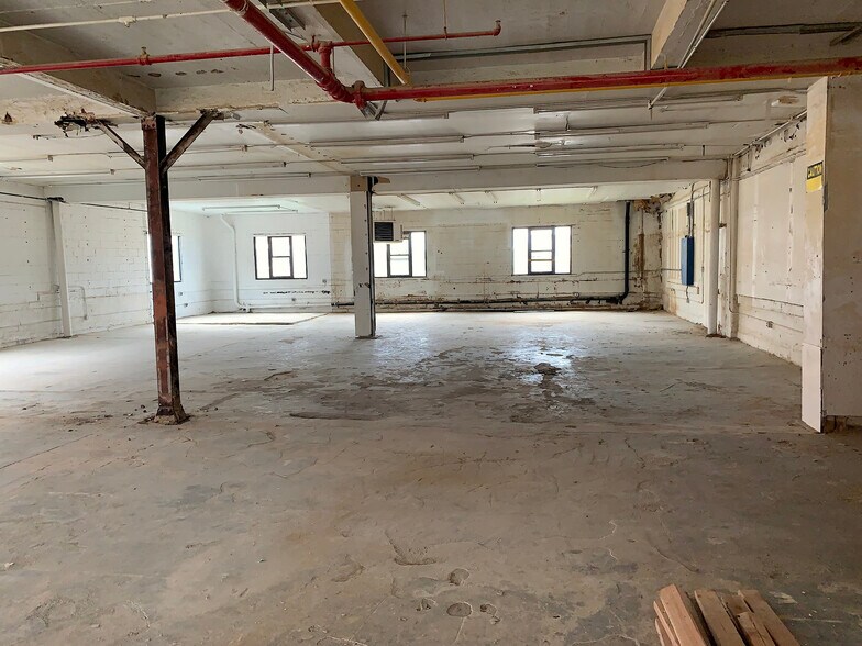 More Photos Of 753-755 E 134th St, Bronx Warehouse For Lease