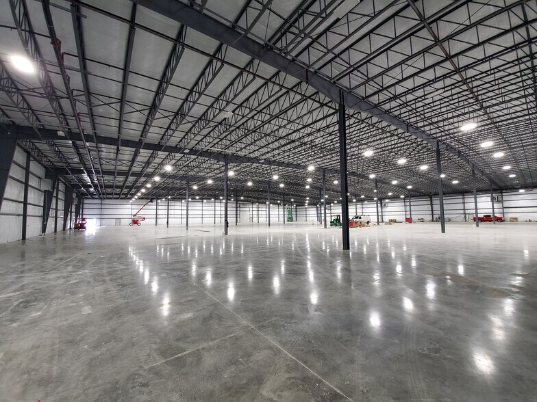 More Photos Of 101 Corporate Dr, Frankfort Warehouse For Lease