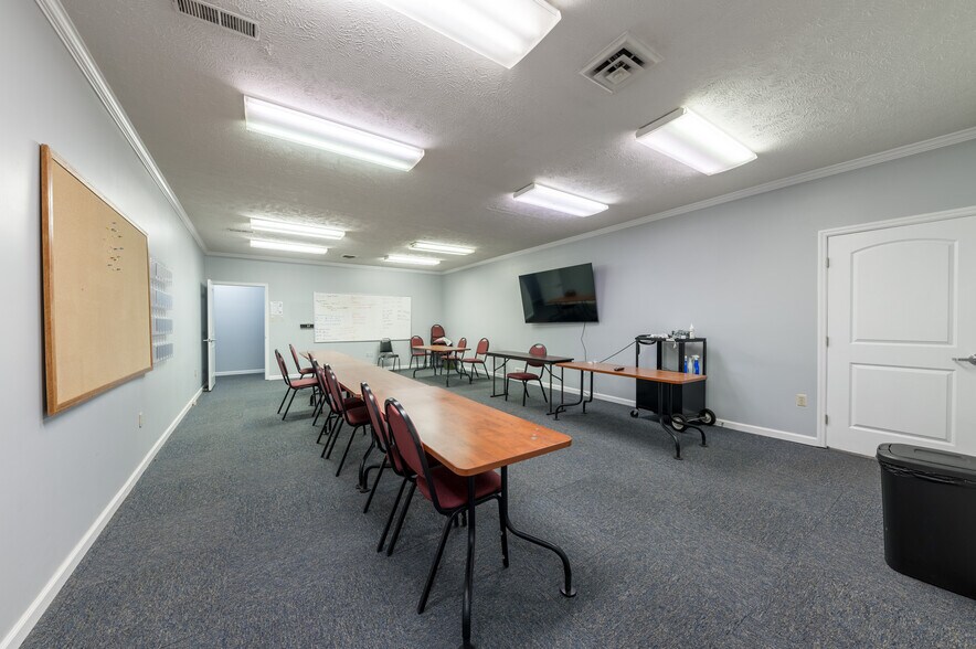 More Photos Of 304 Scott Ave, Morgantown Office For Lease