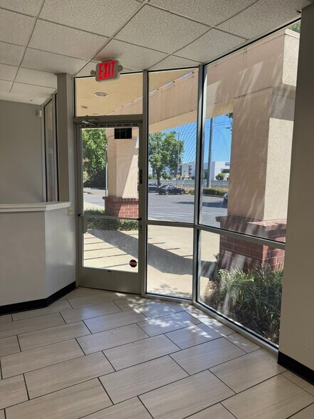 More Photos Of 9370 W Stockton Blvd, Elk Grove Office For Lease