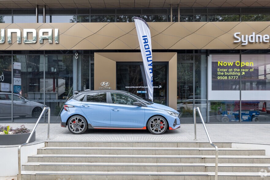 More Photos Of 78 O'Riordan St, Alexandria Showroom For Lease