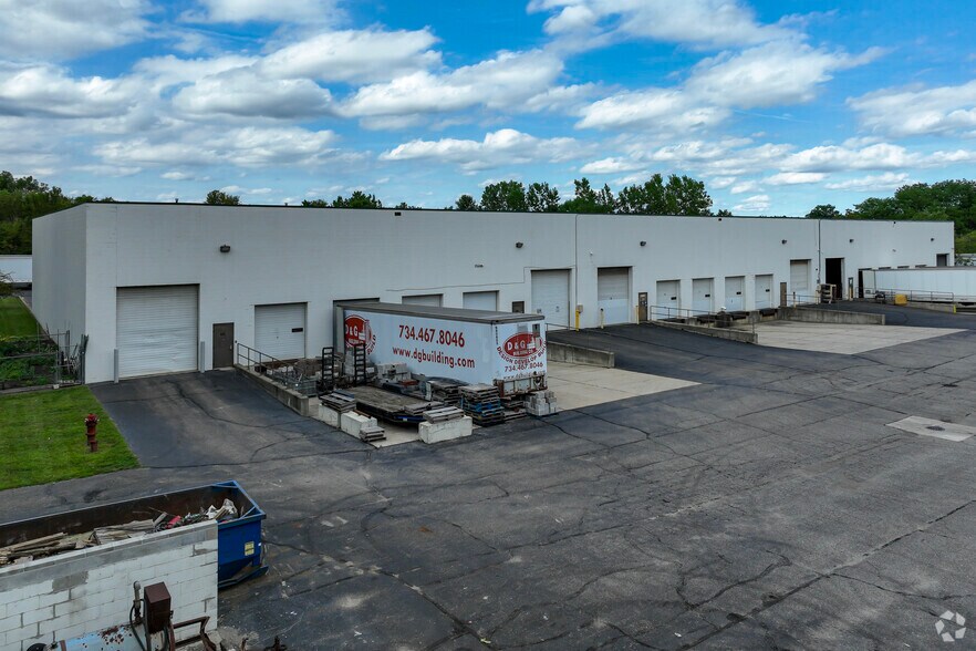 More Photos Of 30735 Cypress Rd, Romulus Warehouse For Lease
