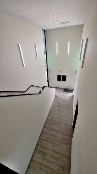 More Photos Of 800 Tully Rd, Houston Office For Lease