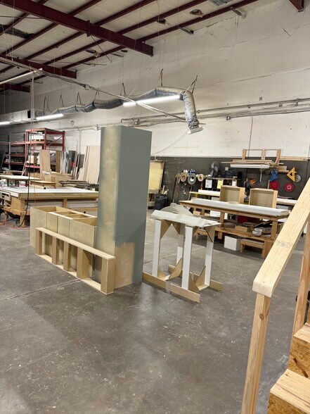 More Photos Of 3250 44th Ave N, Saint Petersburg Manufacturing For Lease