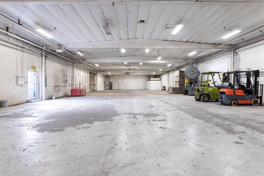 More Photos Of 661 Arroyo St, San Fernando Manufacturing For Lease