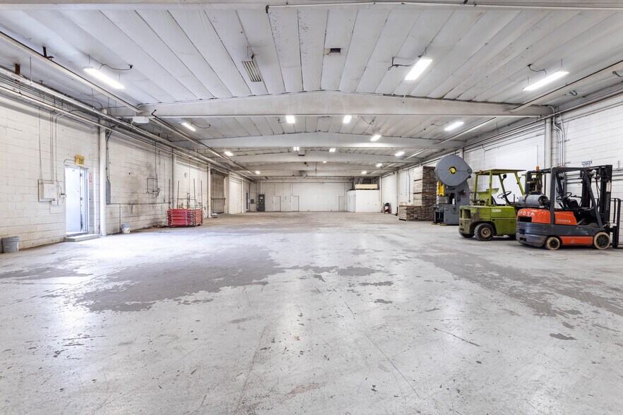 More Photos Of 661 Arroyo St, San Fernando Manufacturing For Lease