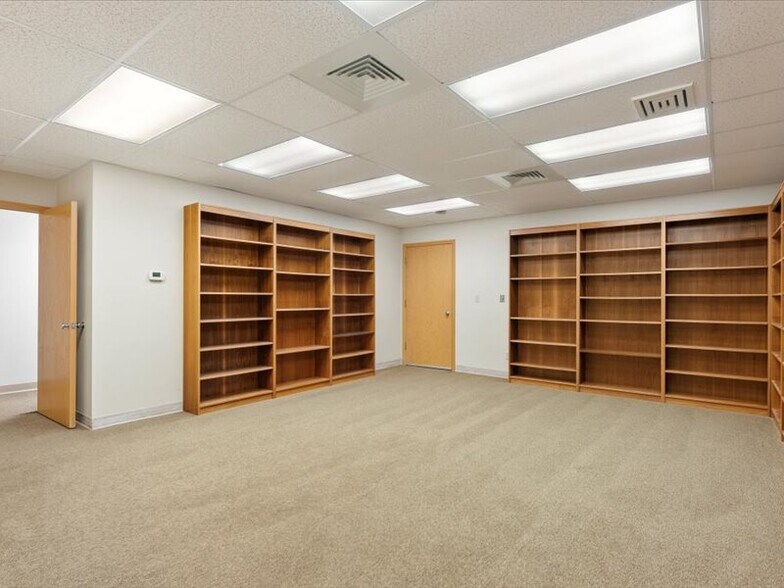 More Photos Of 403 S 4th Ave, Saint Nazianz Service For Sale