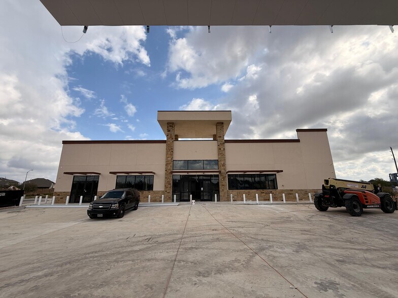 More Photos Of 8426 Grand Mission Blvd, Richmond Convenience Store For Lease