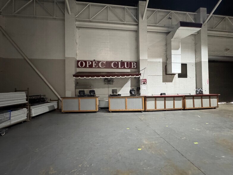 More Photos Of 10408 State Highway 64 E, Tyler Theater Concert Hall For Sale