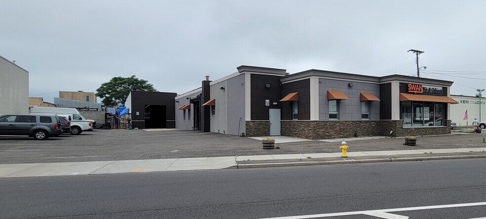 More Photos Of 51 Rushmore St, Westbury Warehouse For Sale