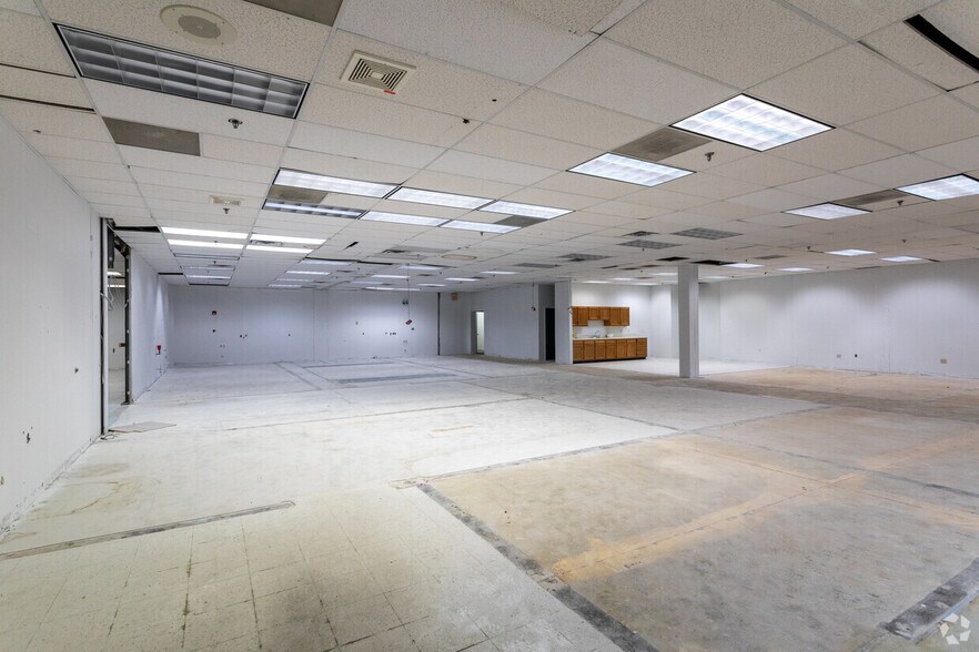 More Photos Of 6 Terri Ln, Burlington Light Distribution For Lease