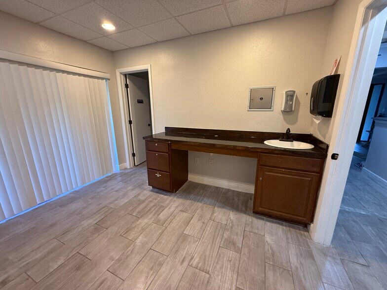 More Photos Of 800 W Plymouth Ave, Deland Medical For Lease