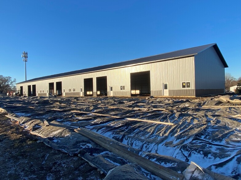 More Photos Of 4475 NE 3rd St, Des Moines Flex For Lease