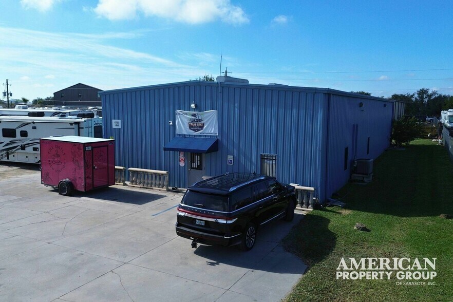 More Photos Of 1323 20th Ave, Palmetto Warehouse For Lease