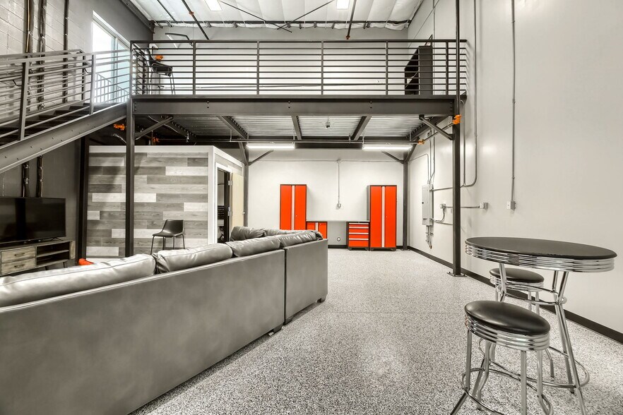 More Photos Of 2100 Double Creek Dr, Round Rock Warehouse For Lease
