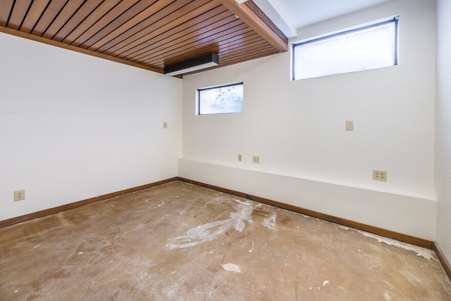 More Photos Of 415 Mountain Dr, Destin Storefront For Lease