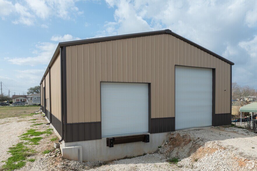 More Photos Of 942 Paulette Ln, San Leon Distribution For Sale