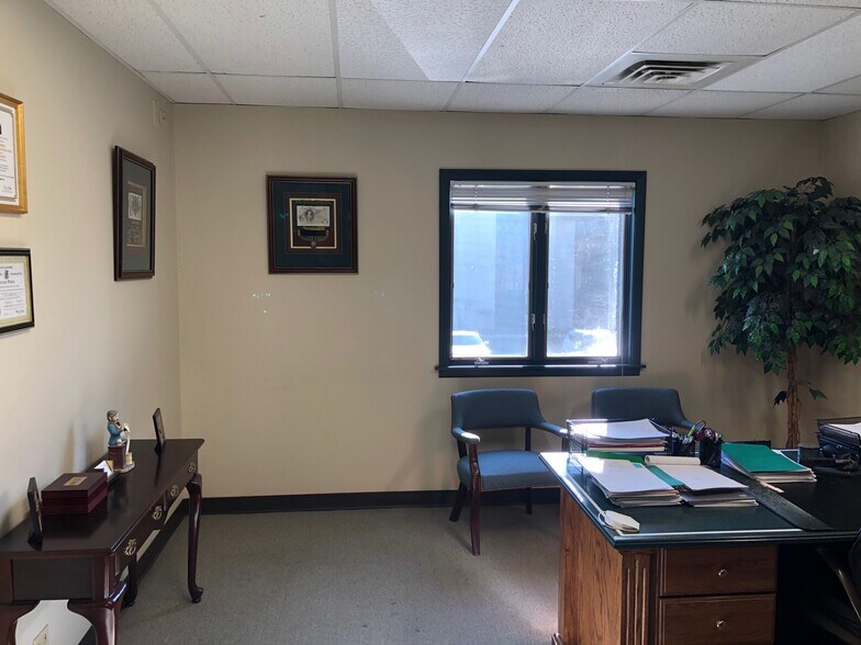 More Photos Of 1650 N Arlington Heights Rd, Arlington Heights Office For Lease