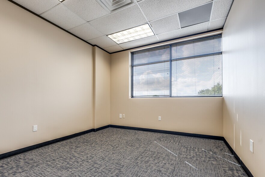 More Photos Of 14521 Old Katy Rd, Houston Unknown For Lease