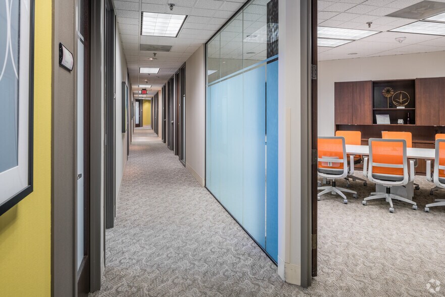 More Photos Of 231 S Bemiston Ave, Clayton Coworking Space