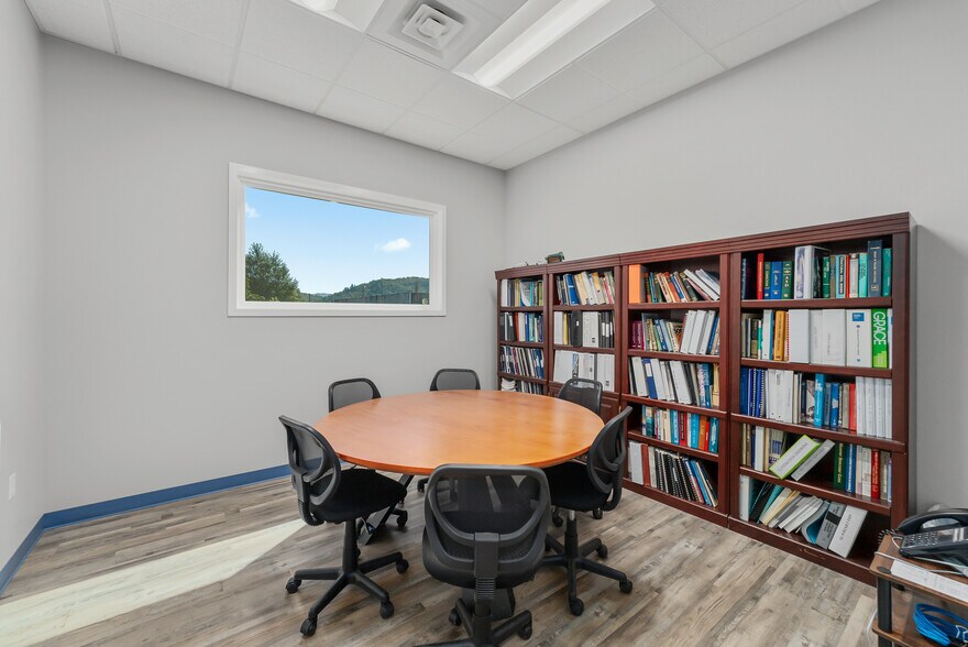 More Photos Of 4276 Old Hwy 99 S, Roseburg Light Manufacturing For Sale