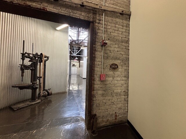 More Photos Of 887 W Marietta St NW, Atlanta Loft Creative Space For Lease