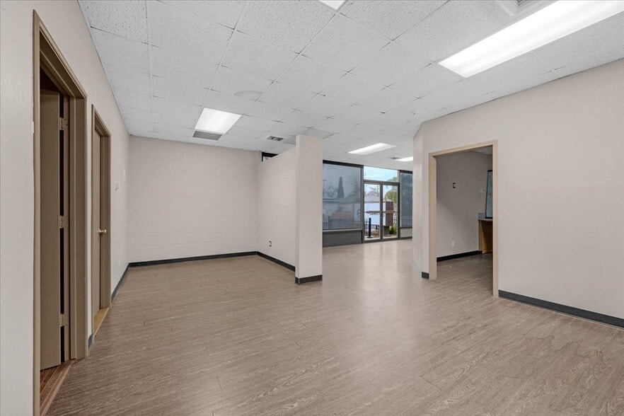 More Photos Of 1027 W Murray Ave, Visalia Service For Sale