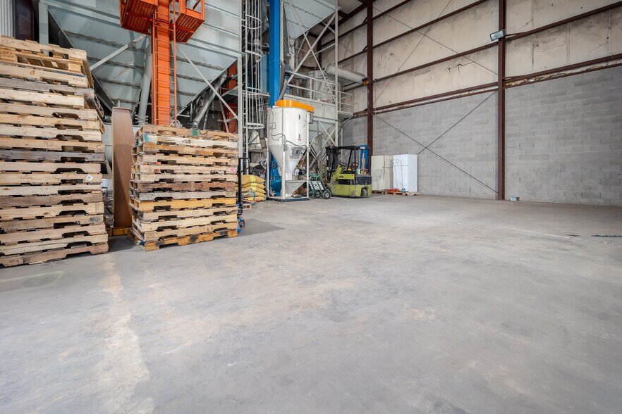 More Photos Of 6845 S Western Ave, Oklahoma City Distribution For Lease