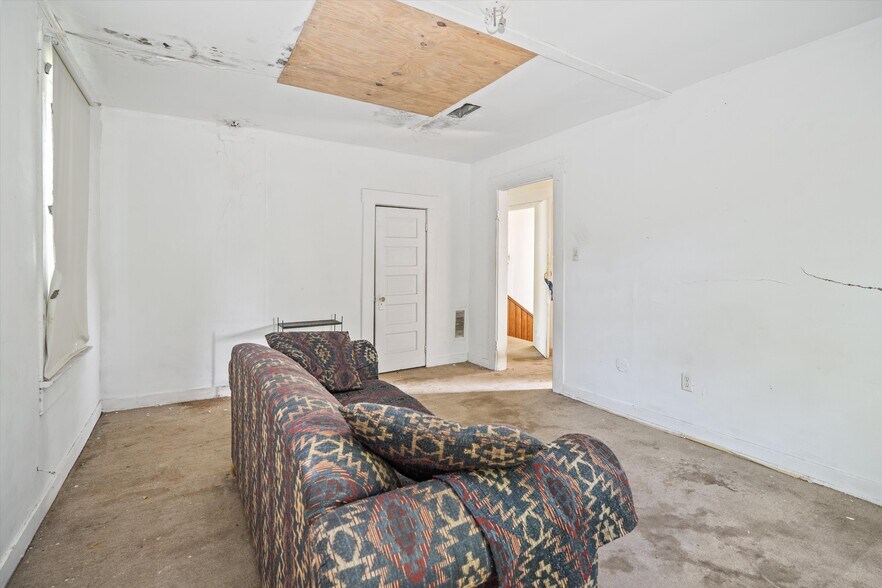 More Photos Of 1403 Crockett St, Lufkin Office Residential For Sale