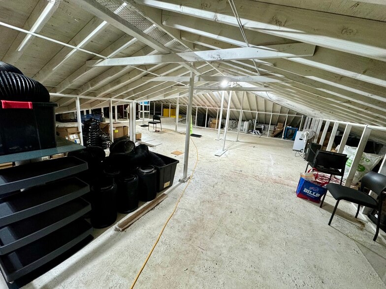 More Photos Of 2085 Clinton St, West Seneca Auto Repair For Sale