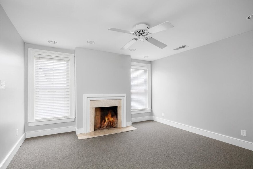 More Photos Of 640-642 W Main St, Lexington Office For Lease