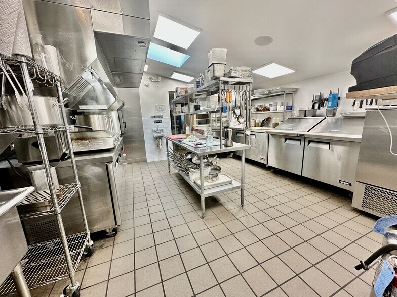 More Photos Of 135-141 Post Rd E, Westport Freestanding For Lease