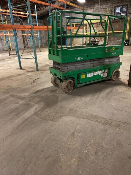 More Photos Of 111-135 Paine St, Troy Distribution For Sale