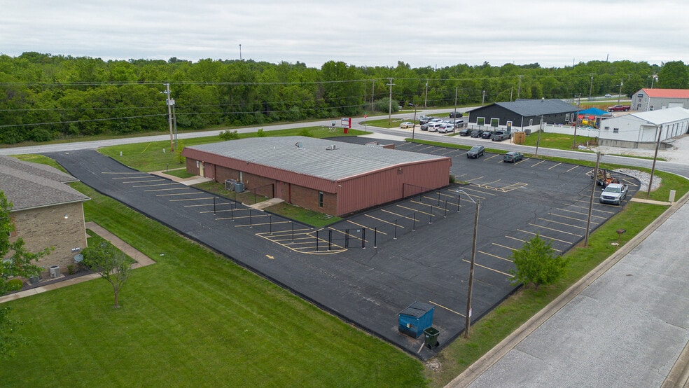 More Photos Of 500 W Daniels St, Ozark Office For Sale