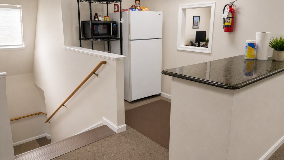 More Photos Of 4 N Berlin Pike, Lovettsville Flex For Lease