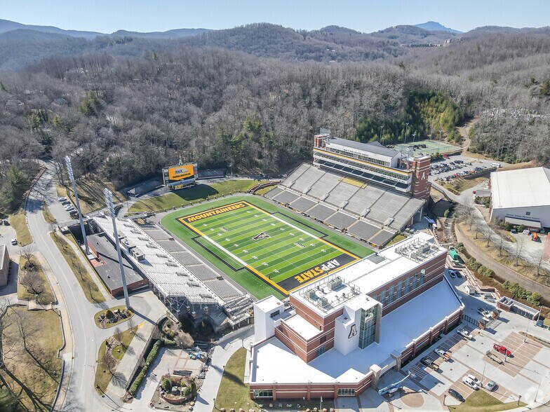 More Photos Of 144 Poplar Grove Rd, Boone Apartments For Lease