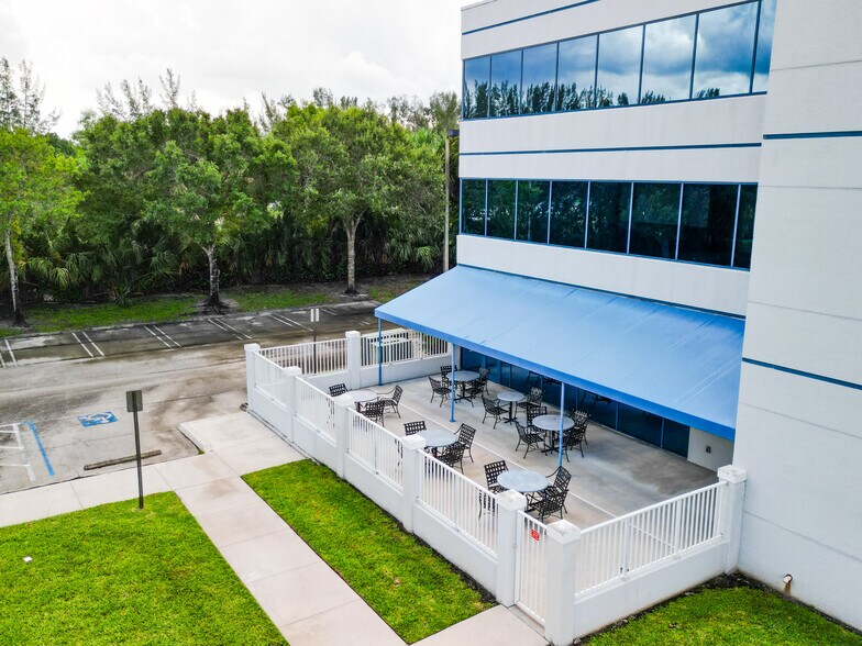 More Photos Of 360 Hiatt Dr, Palm Beach Gardens Office For Lease