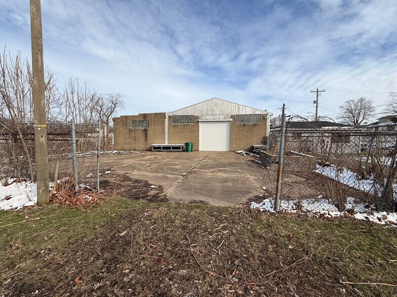 More Photos Of 135 Kensington Ave, Zanesville Warehouse For Lease